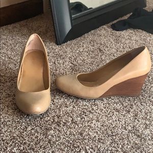 Nine West Low Tan Wedges